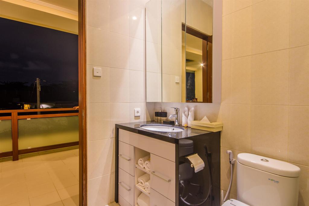 Villa Tepi Sungai Legian  Phòng bức ảnh
